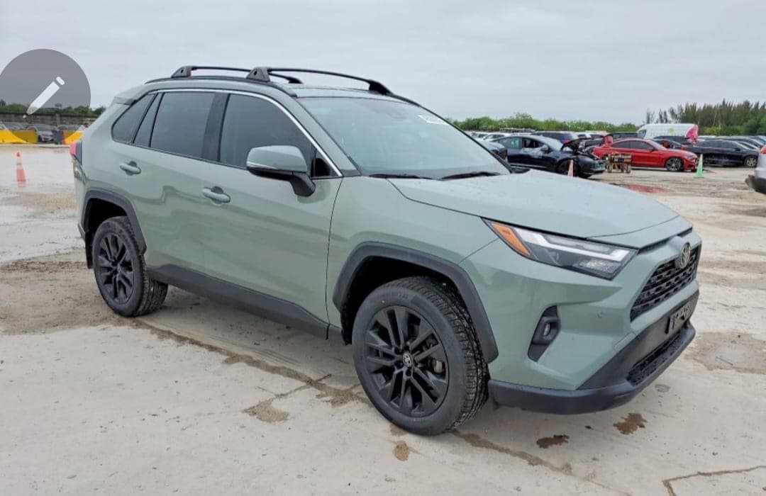 2021 Toyota RAV 4 XLE Premium thumbnail 5