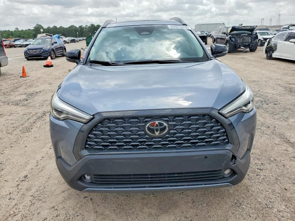 2022 Toyota Corolla Cross XLE thumbnail 3