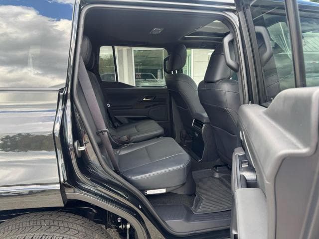 2025 Lexus LX 600 thumbnail 11