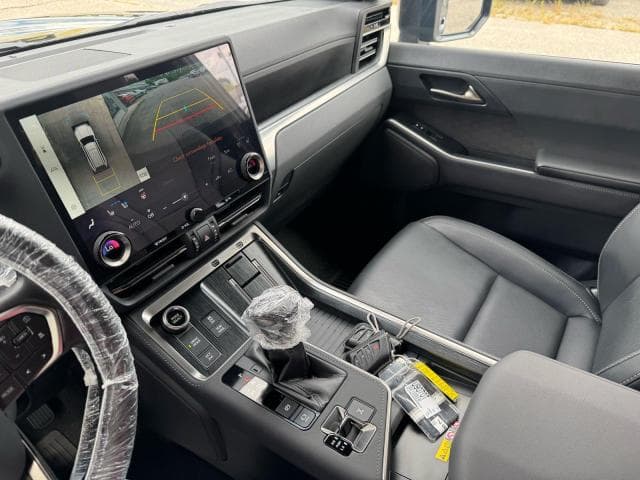 2025 Lexus LX 600 thumbnail 15