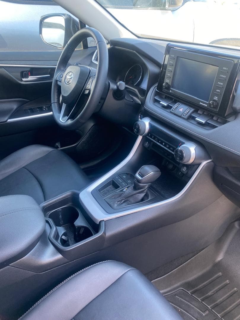 2024 Toyota RAV 4 Hybrid XLE thumbnail 3