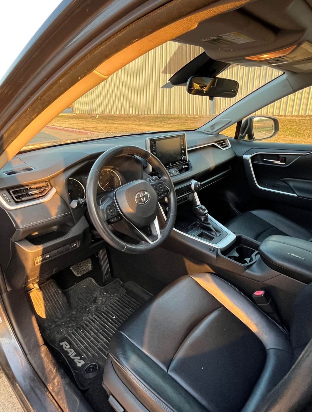 2021 Toyota RAV 4 XLE Premium thumbnail 5