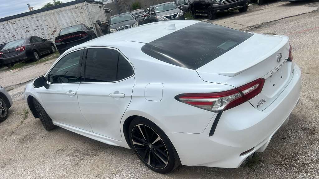 2019 Toyota Camry XSE thumbnail 4