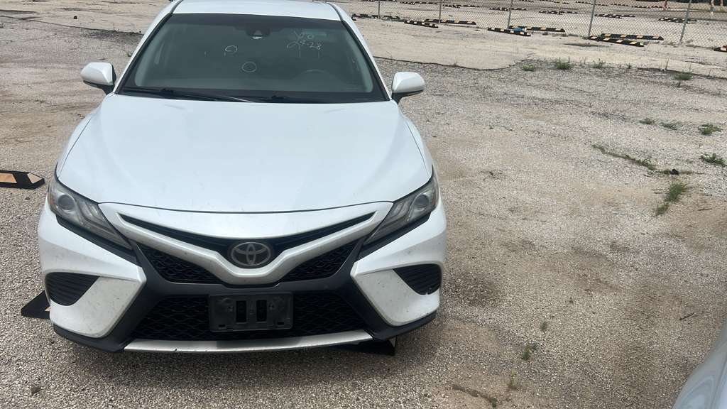 2019 Toyota Camry XSE thumbnail 5