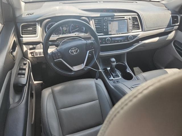 2019 Toyota Highlander XLE thumbnail 2