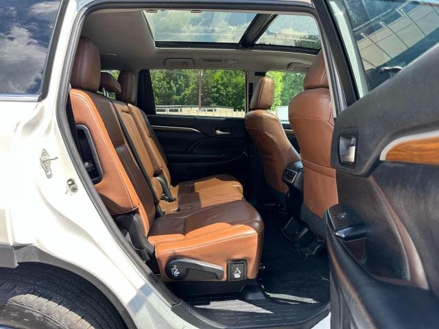 2019 Toyota Highlander Limited Platinum Custom thumbnail 6
