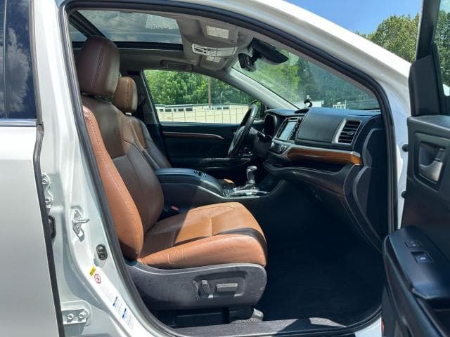 2019 Toyota Highlander Limited Platinum Custom thumbnail 7