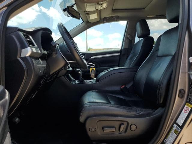 2016 Toyota Highlander XLE thumbnail 2