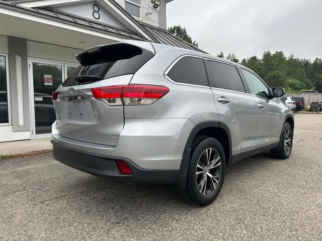 2019 Toyota Highlander LE thumbnail 2