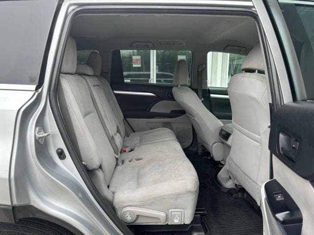 2019 Toyota Highlander LE thumbnail 5