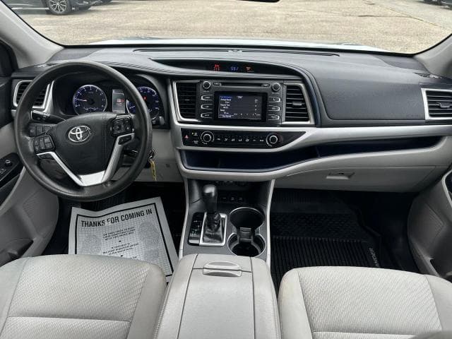 2019 Toyota Highlander LE thumbnail 8