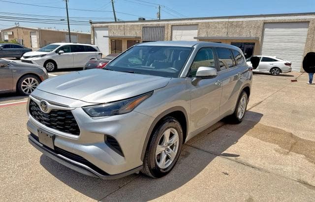 2020 Toyota Highlander LE thumbnail 4