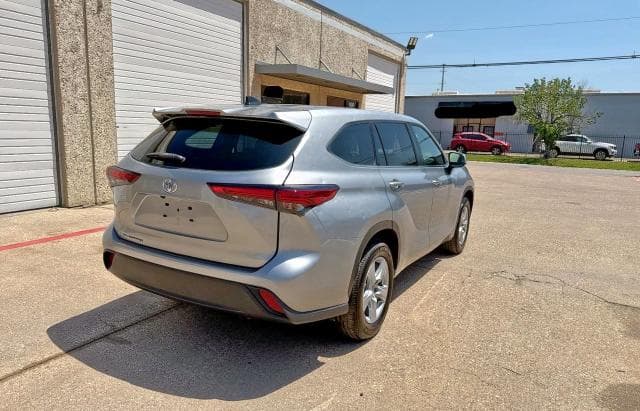 2020 Toyota Highlander LE thumbnail 5