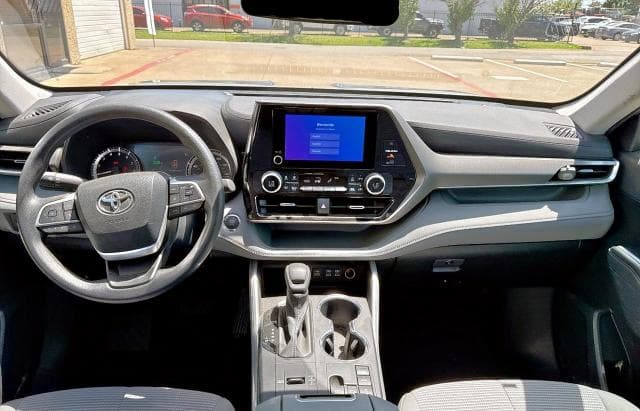 2020 Toyota Highlander LE thumbnail 6