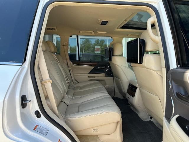 2017 Lexus LX 570 thumbnail 2