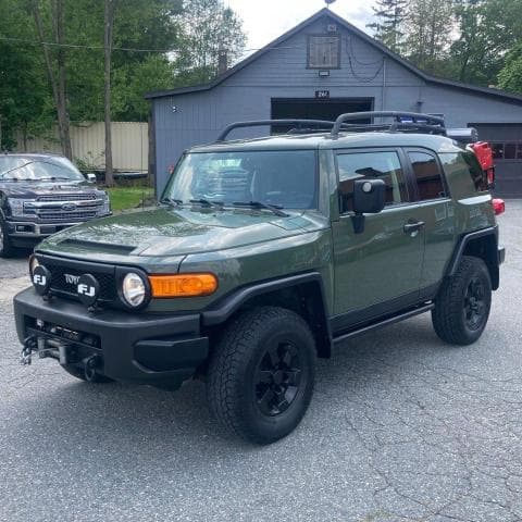 2011 Toyota FJ Cruiser thumbnail 6