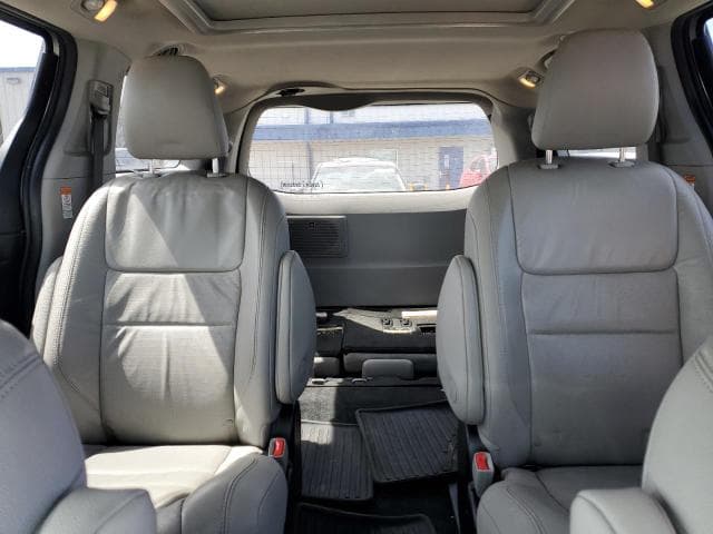 2015 Toyota Sienna Limited AWD thumbnail 2