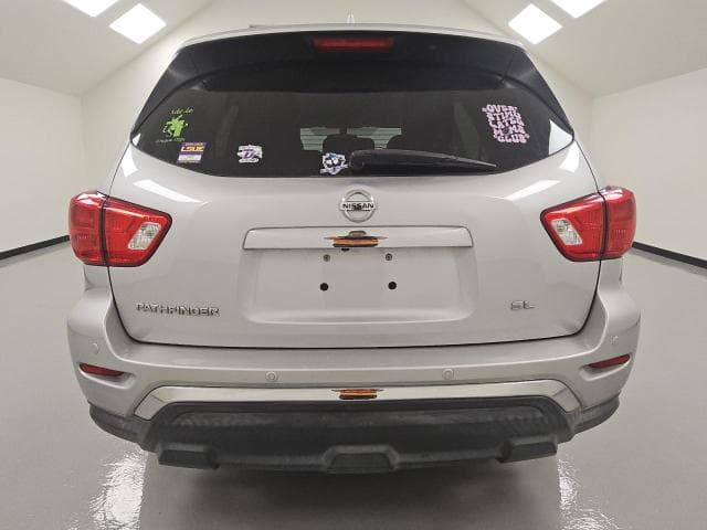 2019 Nissan Pathfinder SL — photo 1